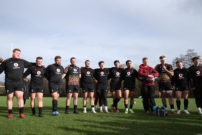 270126 - Wales Rugby Training on the first day of 6 Nations camp - Team huddle