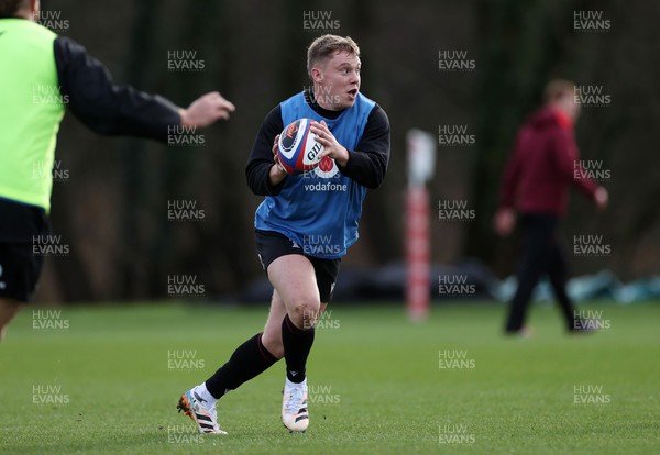 270126 - Wales Rugby Training on the first day of 6 Nations camp - Sam Costelow