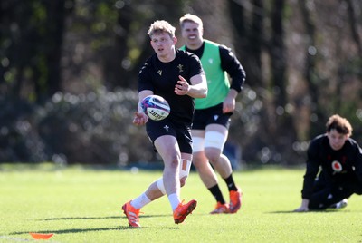 270225 - Wales Rugby Training - Jac Morgan during training