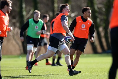 270225 - Wales Rugby Training - Evan Lloyd during training