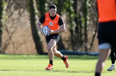 270225 - Wales Rugby Training - James Botham during training