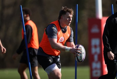 270225 - Wales Rugby Training - Evan Lloyd during training