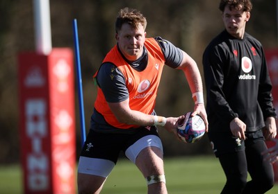 270225 - Wales Rugby Training - Evan Lloyd during training