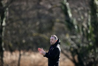 270225 - Wales Rugby Training - Matt Sherratt, Head Coach during training