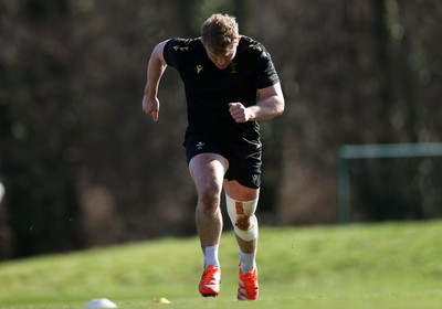 270225 - Wales Rugby Training - Jac Morgan during training