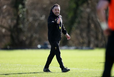 270225 - Wales Rugby Training - Matt Sherratt, Head Coach during training