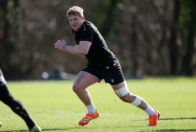 270225 - Wales Rugby Training - Jac Morgan during training