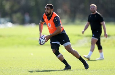 270225 - Wales Rugby Training - Taulupe Faletau during training