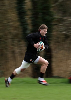 270226 - Wales Rugby Training - Ellis Mee during training