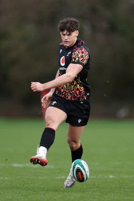 270226 - Wales Rugby Training - Eddie James during training