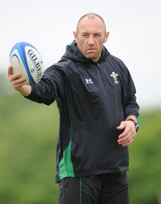 27.05.09 - Wales Rugby Training - Coach Robin McBryde makes a point during training. 