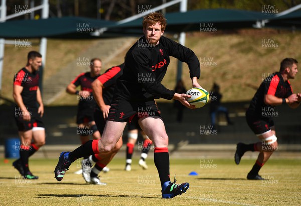 270622 - Wales Rugby Training - Rhys Patchell during training
