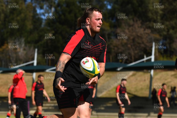 270622 - Wales Rugby Training - Sam Wainwright during training
