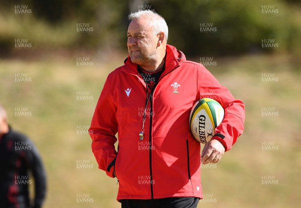 270622 - Wales Rugby Training - Wayne Pivac during training