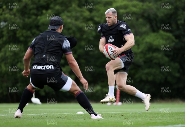 270623 - The Wales Rugby Team training in preparation for the Rugby World Cup - Gareth Davies during training