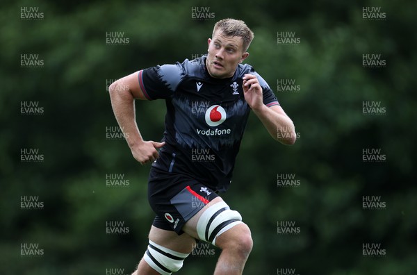 270623 - The Wales Rugby Team training in preparation for the Rugby World Cup - Ben Carter during training