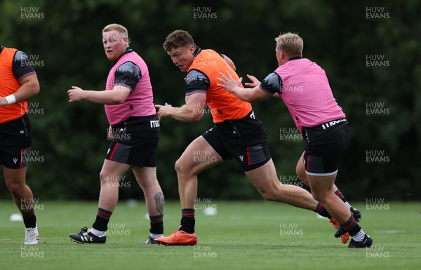 270623 - The Wales Rugby Team training in preparation for the Rugby World Cup - Will Rowlands during training