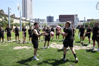 270625 - Wales Rugby training upon arrival in Japan - Joe Roberts and Aaron Wainwright during training