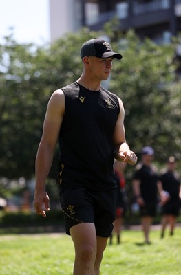 270625 - Wales Rugby training upon arrival in Japan - Tom Rogers during training