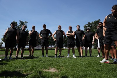 270625 - Wales Rugby training upon arrival in Japan - Team huddle