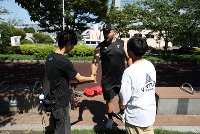 270625 - Wales Rugby training upon arrival in Japan - Nicky Smith meets passing by fans