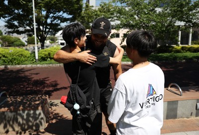 270625 - Wales Rugby training upon arrival in Japan - Nicky Smith meets passing by fans