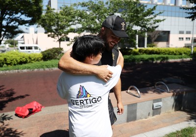 270625 - Wales Rugby training upon arrival in Japan - Nicky Smith meets passing by fans