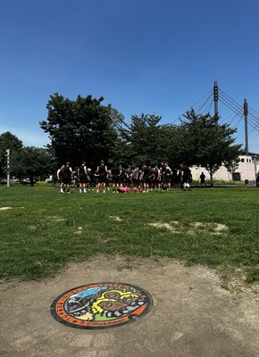 270625 - Wales Rugby training upon arrival in Japan - Team huddle