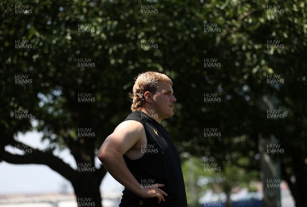 270625 - Wales Rugby training upon arrival in Japan - Archie Griffin during training