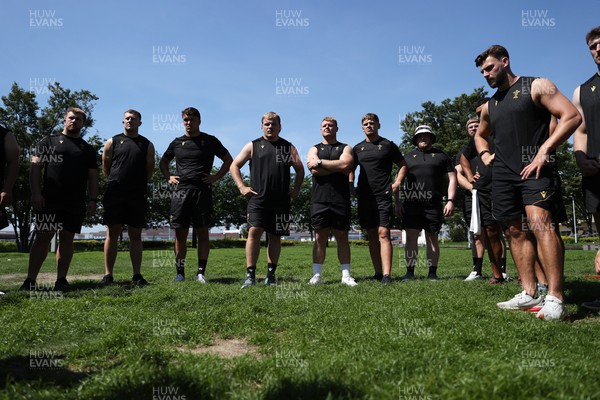 270625 - Wales Rugby training upon arrival in Japan - Team huddle