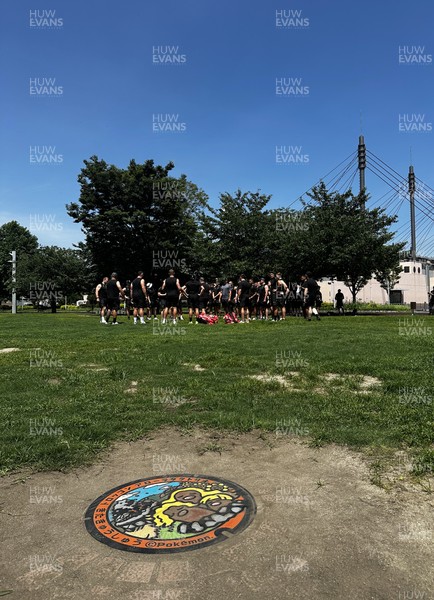 270625 - Wales Rugby training upon arrival in Japan - Team huddle