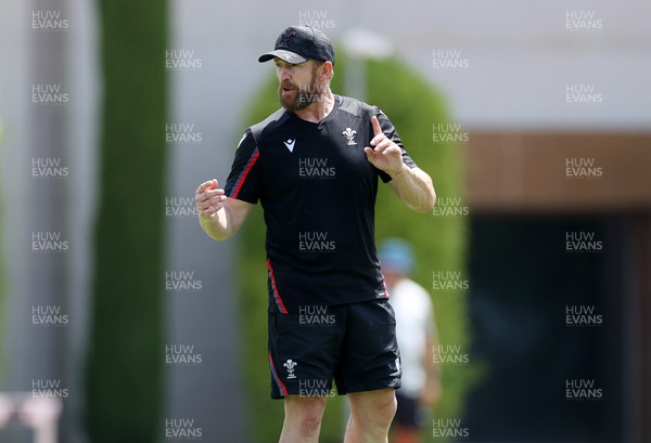 270723 - Wales Rugby Training taking place in Turkey, in preparation for the Rugby World Cup - Defence Coach Mike Forshaw during training