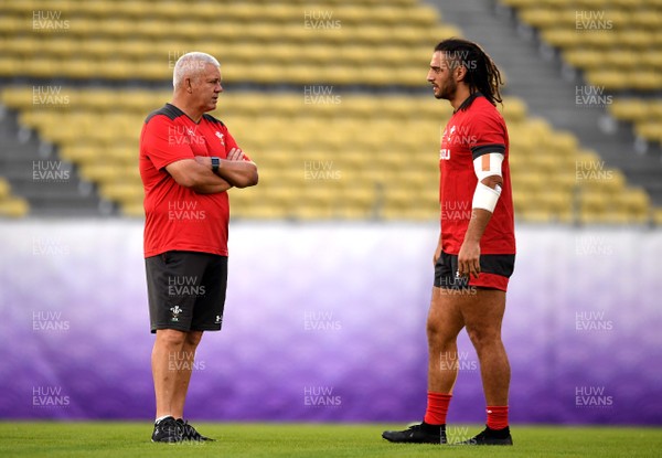 270919 - Wales Rugby Training - Warren Gatland and Josh Navidi during training