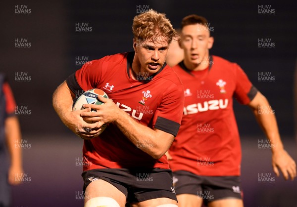 270919 - Wales Rugby Training - Aaron Wainwright during training