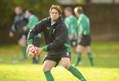 27.10.08 - Wales Rugby Training - Ryan Jones in action during training 