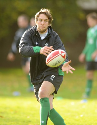27.10.08 - Wales Rugby Training - Ryan Jones in action during training 