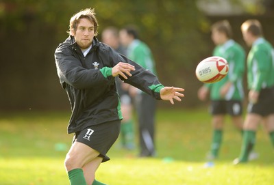 27.10.08 - Wales Rugby Training - Ryan Jones in action during training 