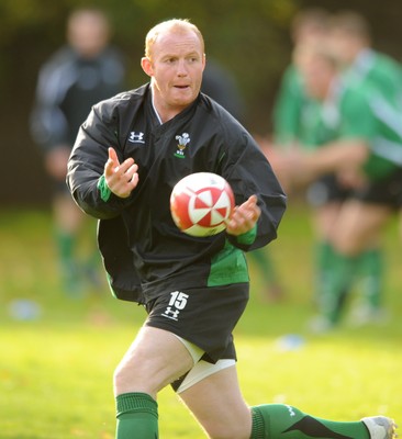 27.10.08 - Wales Rugby Training - Martyn Williams in action during training 