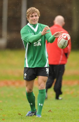 27.10.08 - Wales Rugby Training - Leigh Halfpenny in action during training 