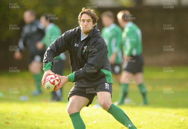 27.10.08 - Wales Rugby Training - Ryan Jones in action during training 
