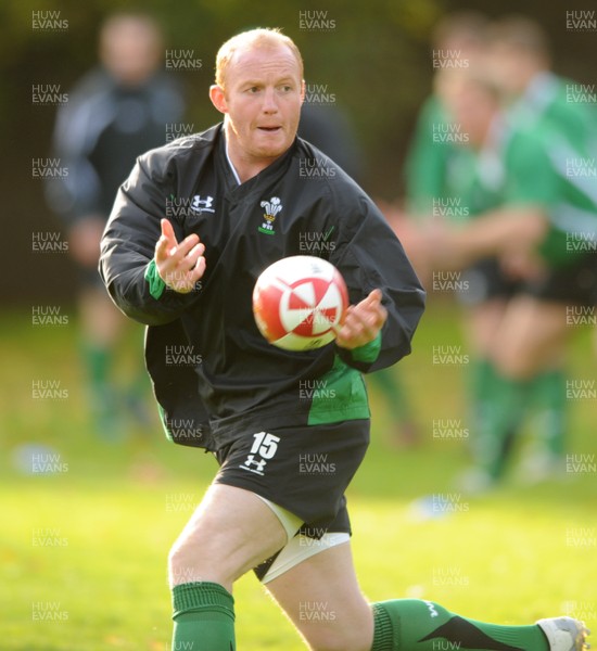 27.10.08 - Wales Rugby Training - Martyn Williams in action during training 