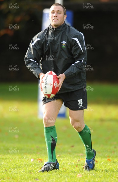 27.10.08 - Wales Rugby Training - Andrew Bishop in action during training 