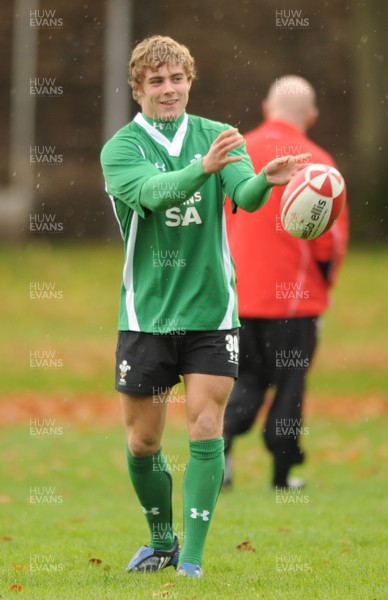 27.10.08 - Wales Rugby Training - Leigh Halfpenny in action during training 