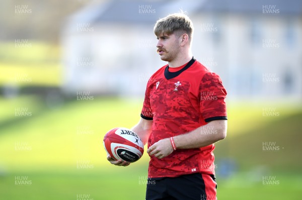 271020 - Wales Rugby Training - Aaron Wainwright during training