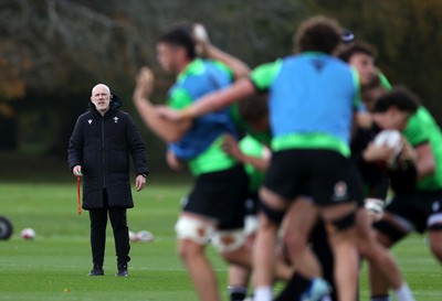 271026 - Wales Rugby Training - Steve Tandy, Head Coach during training