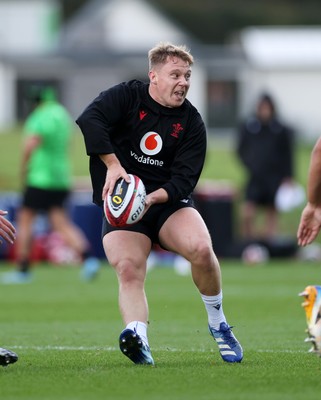 271026 - Wales Rugby Training - Sam Costelow during training