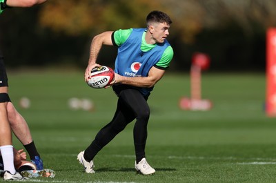 271026 - Wales Rugby Training - Reuben Morgan-Williams during training
