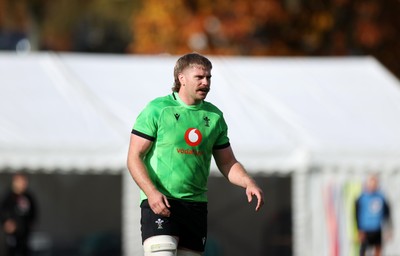 271026 - Wales Rugby Training - Aaron Wainwright during training