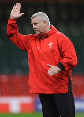 27.11.08 - Wales Rugby Training - Head Coach, Warren Gatland makes a point during training. 