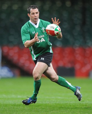 27.11.08 - Wales Rugby Training - Gareth Cooper in action during training. 